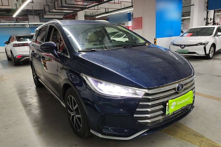 Used BYD Song MAX New Energy 2022 DM-i 105KM Prestige Model Front Right 45 Deg