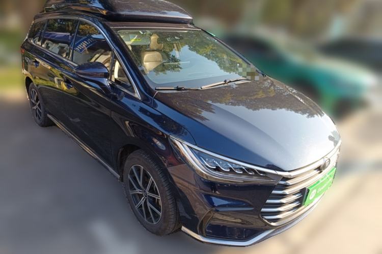 Used BYD Song MAX New Energy 2022 DM-i 105KM Executive Edition Front Right 45 Deg