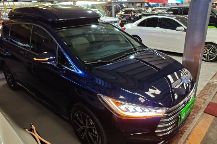 Used BYD Song MAX New Energy 2022 DM-i 105KM Executive Edition Front Right 45 Deg