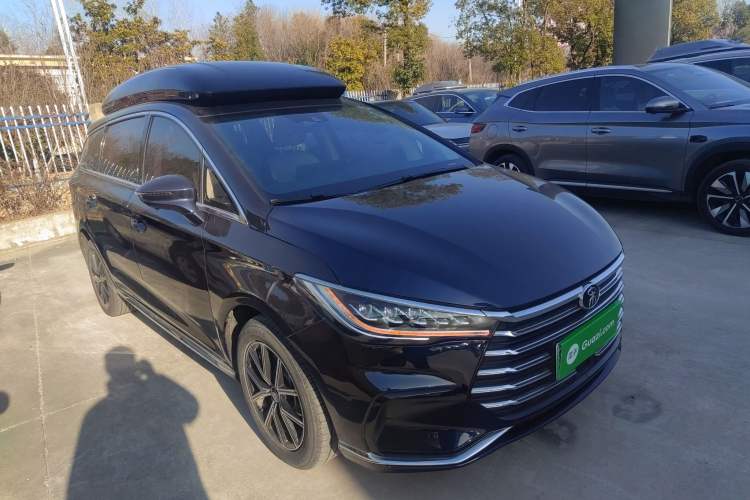 Used BYD Song MAX New Energy 2022 DM-i 105KM Executive Edition Front Right 45 Deg