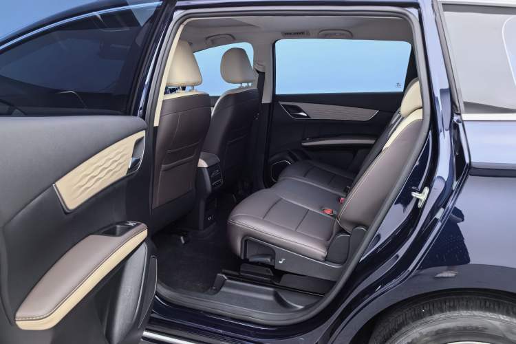 Used BYD Song MAX New Energy 2022 DM-i 105KM Prestige Model Interior 1