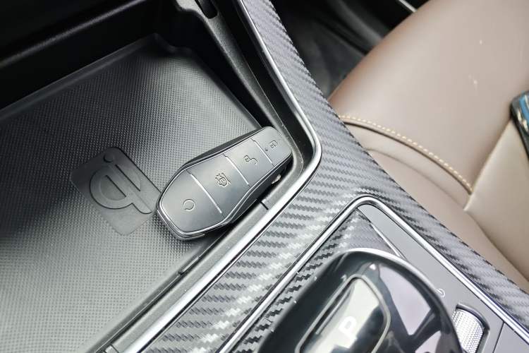 Used BYD Song MAX New Energy 2022 DM-i 105KM Executive Edition Interior 1