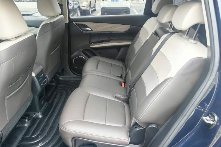 Used BYD Song MAX New Energy 2022 DM-i 105KM Flagship Model Interior 3