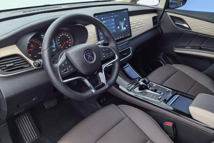 Used BYD Song MAX New Energy 2022 DM-i 105KM Prestige Model Interior 5