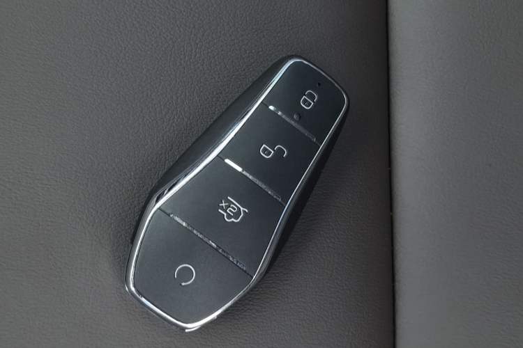 Used BYD Song MAX New Energy 2022 DM-i 105KM Prestige Model Interior 8