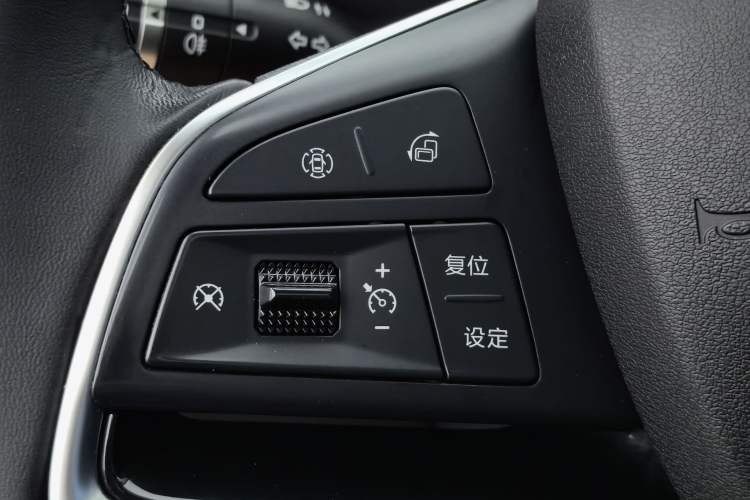 Used BYD Song MAX New Energy 2022 DM-i 105KM Prestige Model Interior 9