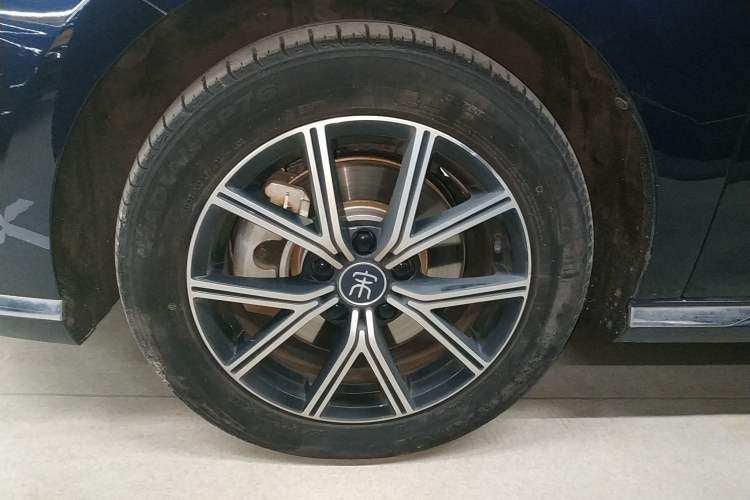Used BYD Song MAX New Energy 2022 DM-i 105KM Prestige Model Left Front Wheel Hub