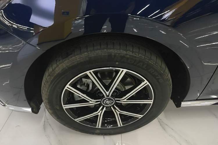 Used BYD Song MAX New Energy 2022 DM-i 105KM Prestige Model Left Front Wheel Hub