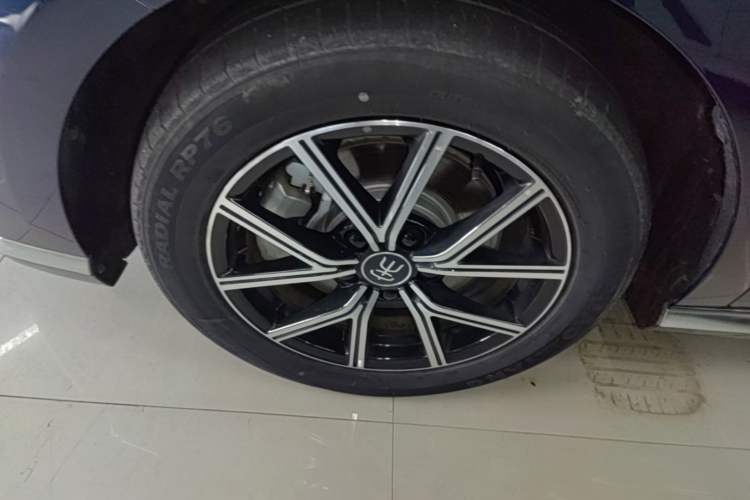 Used BYD Song MAX New Energy 2022 DM-i 105KM Flagship Model Left Front Wheel Hub
