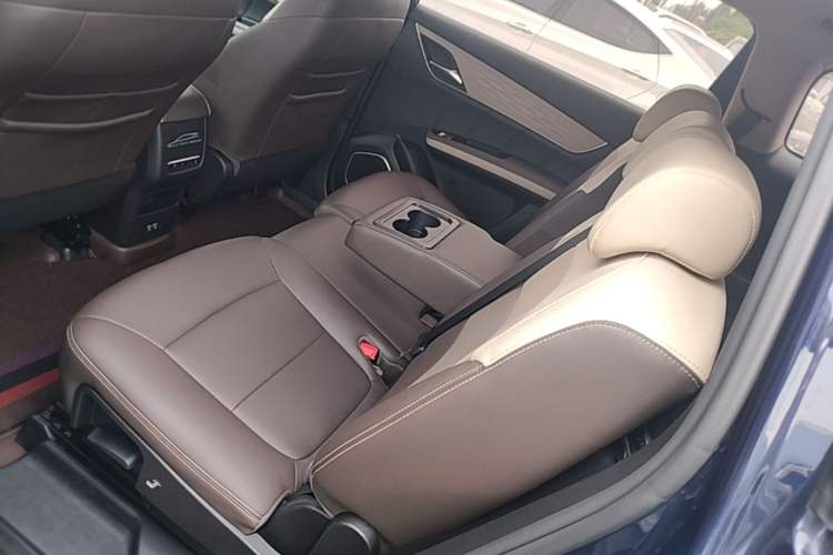 Used BYD Song MAX New Energy 2022 DM-i 105KM Flagship Model Left Rear Seat