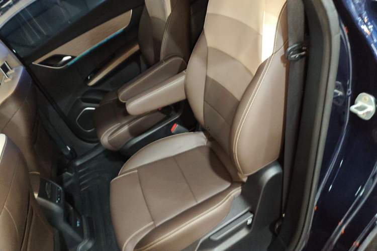 Used BYD Song MAX New Energy 2022 DM-i 105KM Executive Edition Left Rear Seat