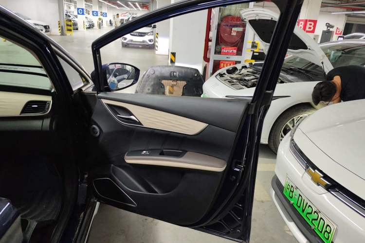 Used BYD Song MAX New Energy 2022 DM-i 105KM Prestige Model Right Front Door Interior