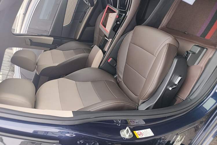 Used BYD Song MAX New Energy 2022 DM-i 105KM Flagship Model Right Front Seat