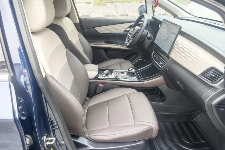 Used BYD Song MAX New Energy 2022 DM-i 105KM Flagship Model Right Front Seat