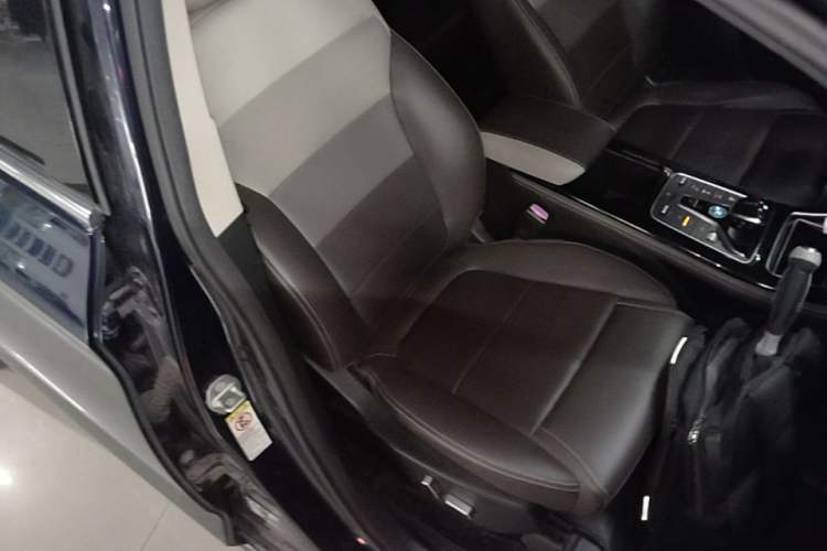 Used BYD Song MAX New Energy 2022 DM-i 105KM Flagship Model Right Front Seat