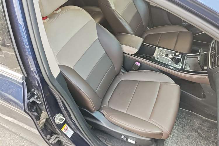 Used BYD Song MAX New Energy 2022 DM-i 105KM Executive Edition Right Front Seat