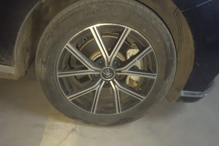 Used BYD Song MAX New Energy 2022 DM-i 105KM Executive Edition Right Front Wheel Hub