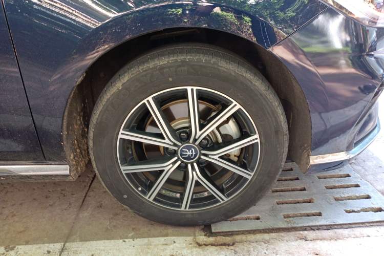 Used BYD Song MAX New Energy 2022 DM-i 105KM Flagship Model Right Front Wheel Hub