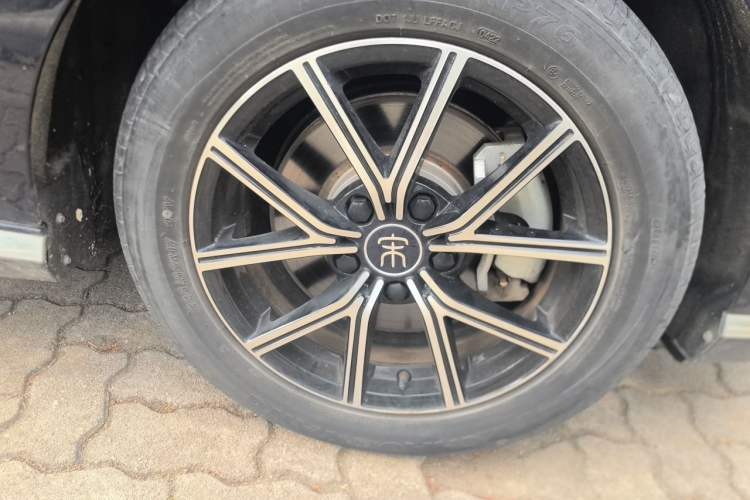 Used BYD Song MAX New Energy 2022 DM-i 105KM Flagship Model Right Front Wheel Hub