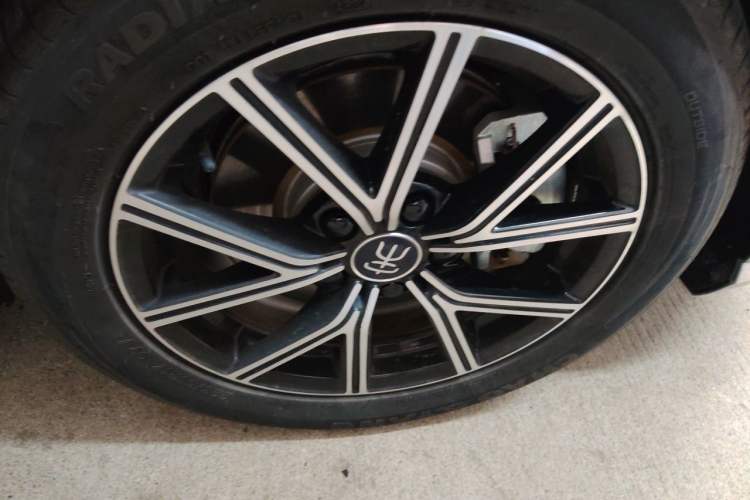Used BYD Song MAX New Energy 2022 DM-i 105KM Executive Edition Right Front Wheel Hub