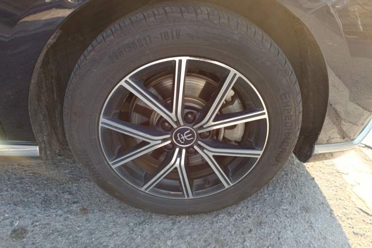 Used BYD Song MAX New Energy 2022 DM-i 105KM Executive Edition Right Front Wheel Hub
