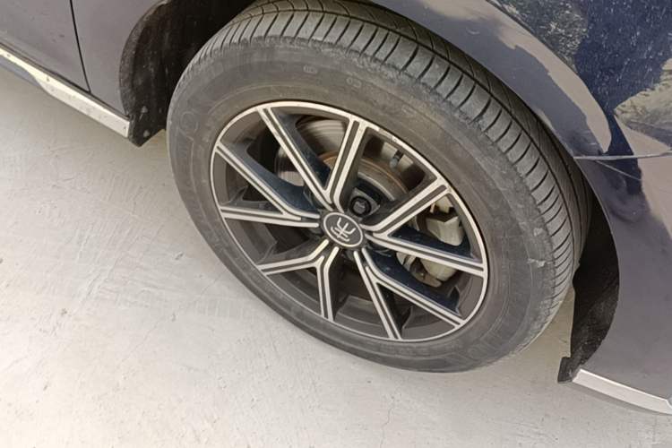 Used BYD Song MAX New Energy 2022 DM-i 105KM Flagship Model Right Front Wheel Hub