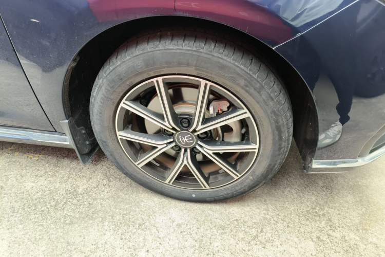 Used BYD Song MAX New Energy 2022 DM-i 105KM Executive Edition Right Front Wheel Hub