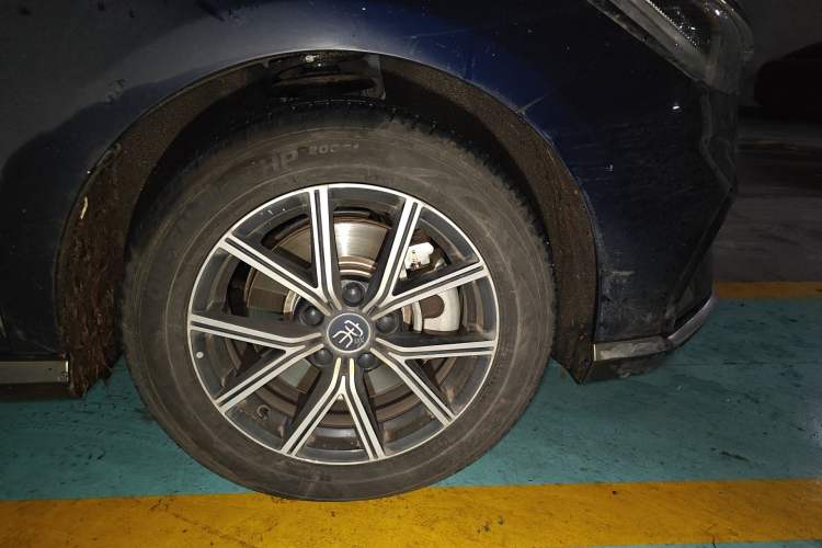 Used BYD Song MAX New Energy 2022 DM-i 105KM Prestige Model Right Front Wheel Hub