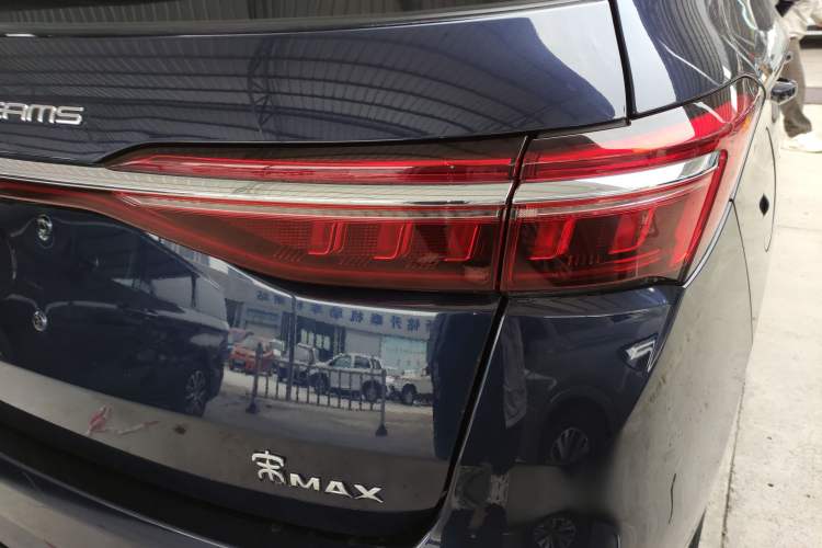 Used BYD Song MAX New Energy 2022 DM-i 105KM Flagship Model Right Rear Taillight