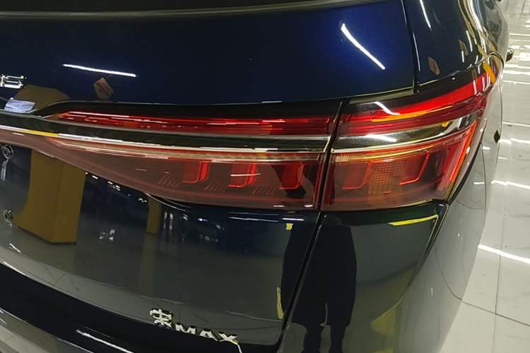 Used BYD Song MAX New Energy 2022 DM-i 105KM Prestige Model Right Rear Taillight
