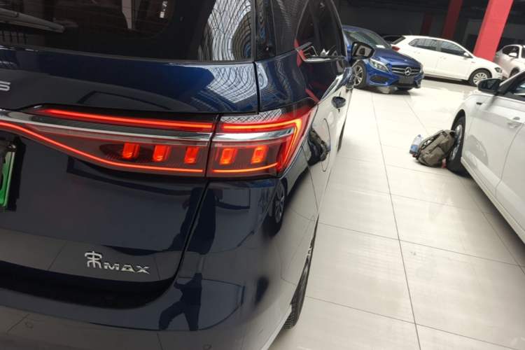 Used BYD Song MAX New Energy 2022 DM-i 105KM Flagship Model Right Rear Taillight