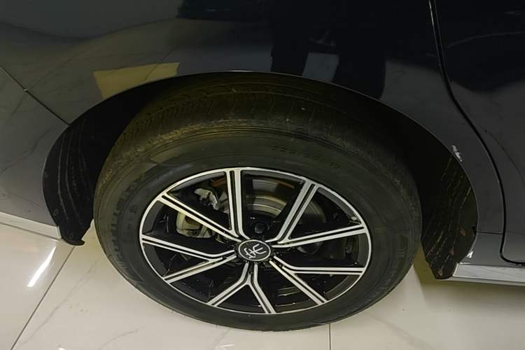 Used BYD Song MAX New Energy 2022 DM-i 105KM Prestige Model Right Rear Wheel Hub