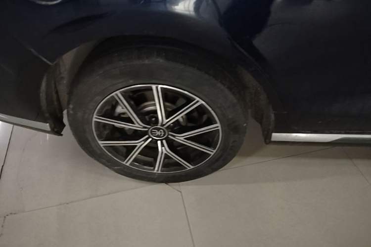 Used BYD Song MAX New Energy 2022 DM-i 105KM Flagship Model Right Rear Wheel Hub