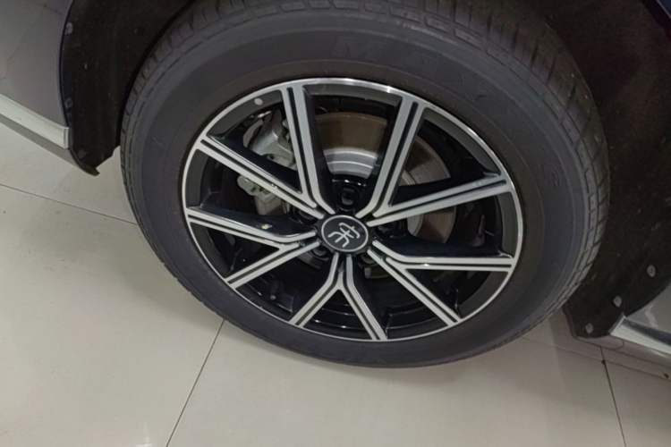Used BYD Song MAX New Energy 2022 DM-i 105KM Flagship Model Right Rear Wheel Hub