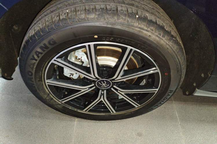 Used BYD Song MAX New Energy 2022 DM-i 105KM Executive Edition Right Rear Wheel Hub