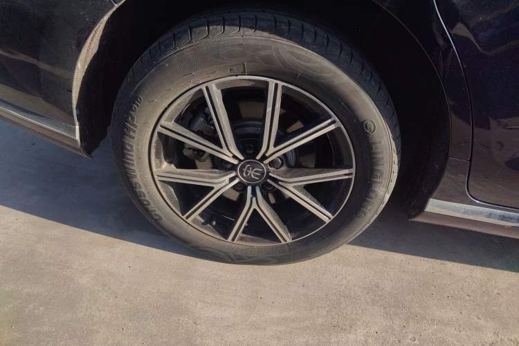 Used BYD Song MAX New Energy 2022 DM-i 105KM Executive Edition Right Rear Wheel Hub