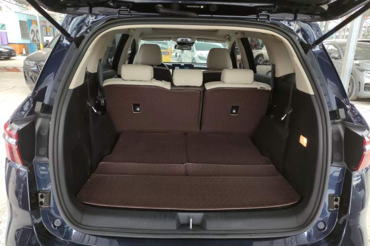 Used BYD Song MAX New Energy 2022 DM-i 105KM Flagship Model Trunk