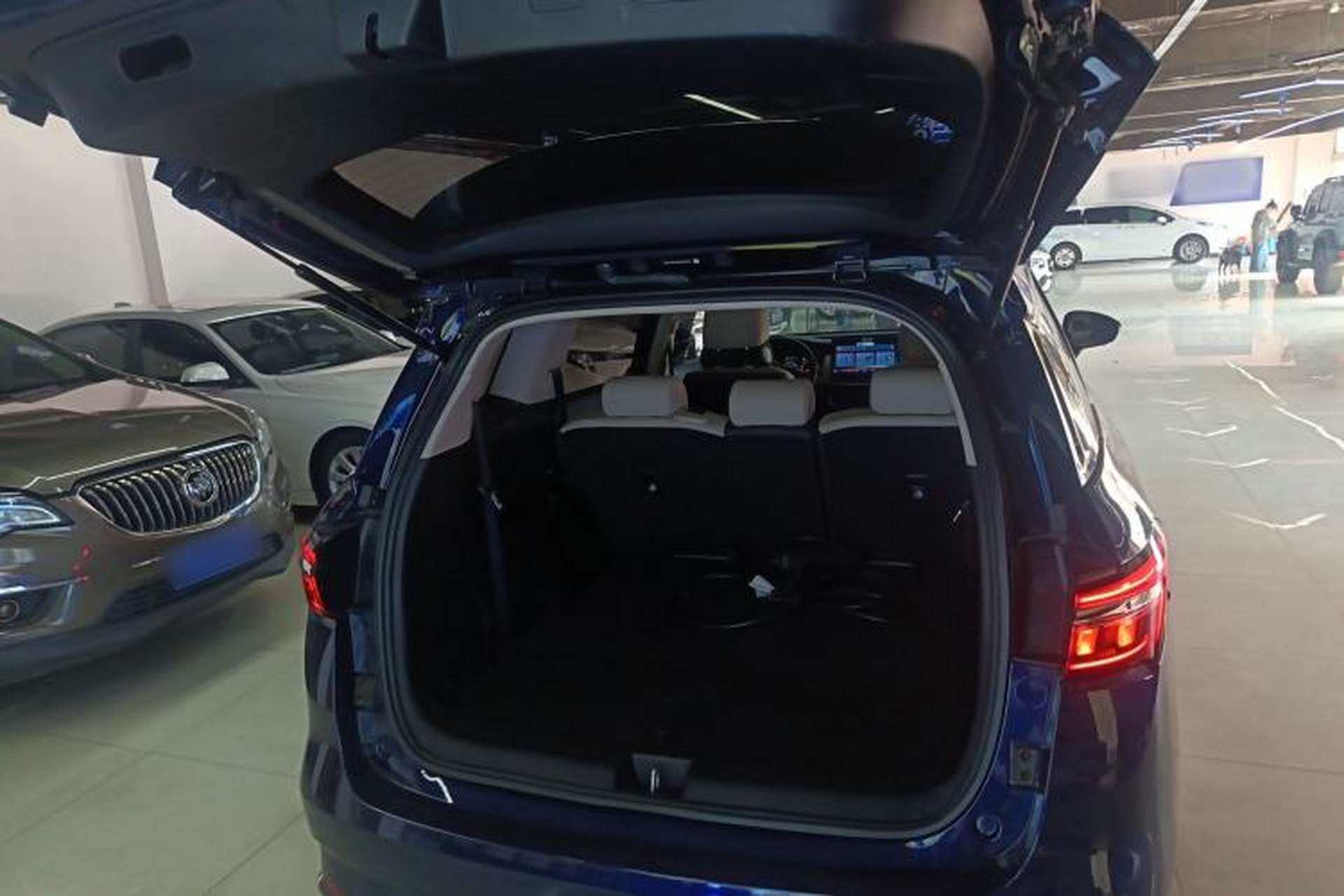 Used BYD Song MAX New Energy 2022 DM-i 105KM Prestige Model Trunk