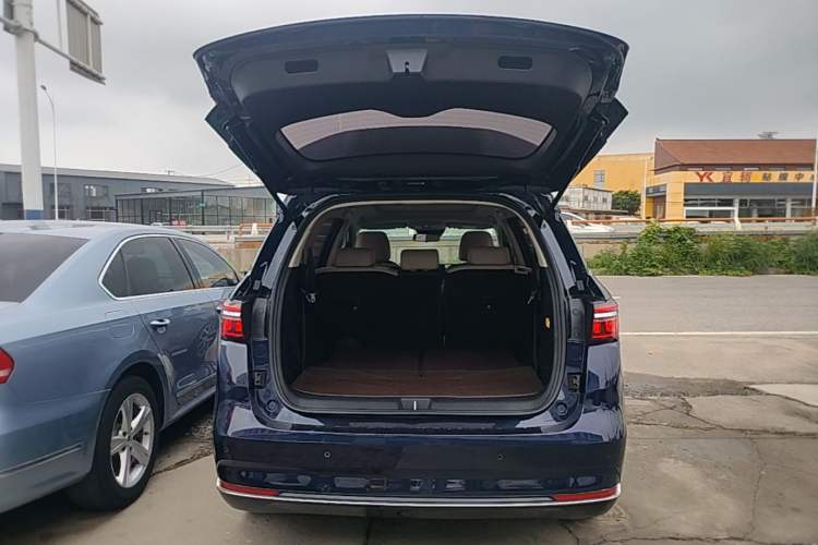 Used BYD Song MAX New Energy 2022 DM-i 105KM Flagship Model Trunk
