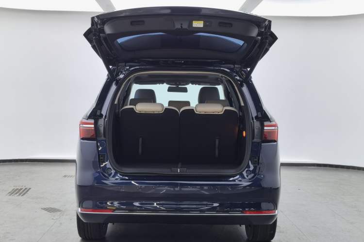 Used BYD Song MAX New Energy 2022 DM-i 105KM Prestige Model Trunk