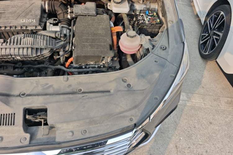 Used BYD Song MAX New Energy 2022 DM-i 105KM Flagship Model Engine Bay Left