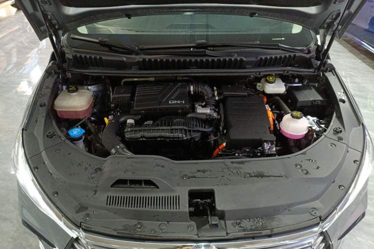 Used BYD Song MAX New Energy 2022 DM-i 105KM Flagship Model Engine Bay