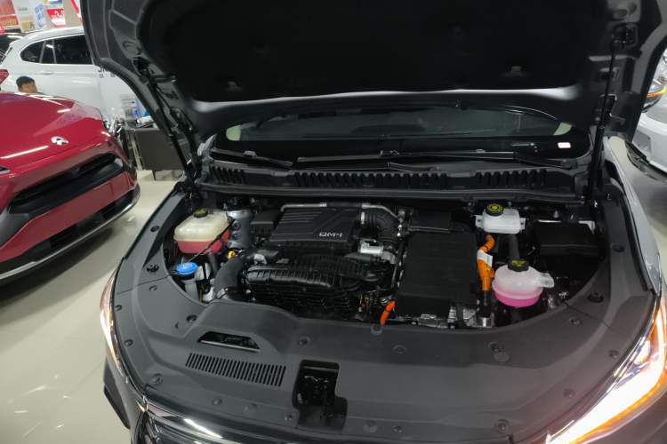 Used BYD Song MAX New Energy 2022 DM-i 105KM Flagship Model Engine Bay