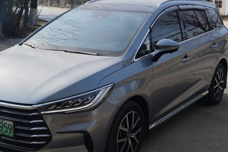 Used BYD Song MAX New Energy 2022 DM-i 105KM Flagship Model Exterior 8
