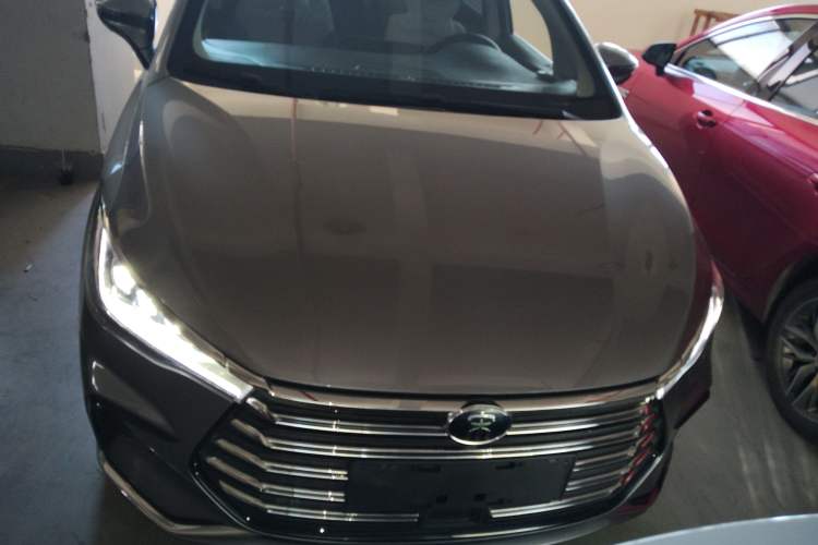 Used BYD Song MAX New Energy 2022 DM-i 105KM Flagship Model Front