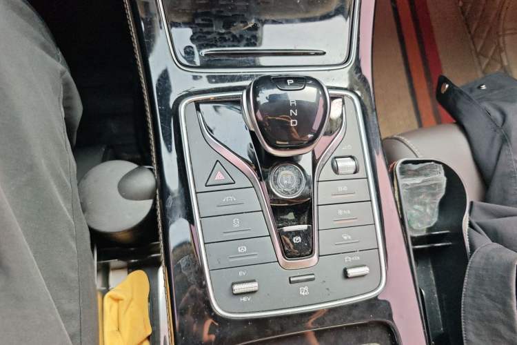 Used BYD Song MAX New Energy 2022 DM-i 105KM Flagship Model Gear Lever