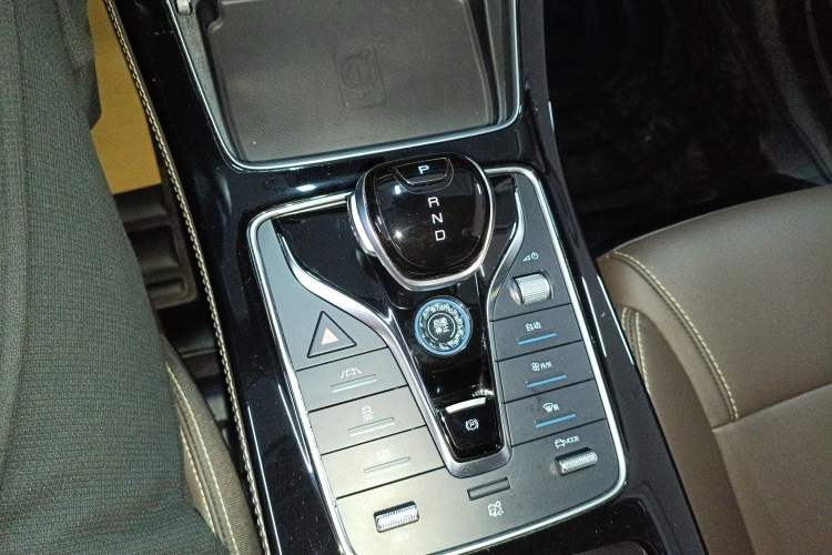 Used BYD Song MAX New Energy 2022 DM-i 105KM Flagship Model Gear Lever