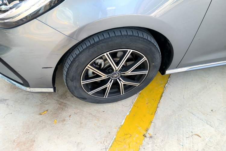 Used BYD Song MAX New Energy 2022 DM-i 105KM Flagship Model Left Front Wheel Hub