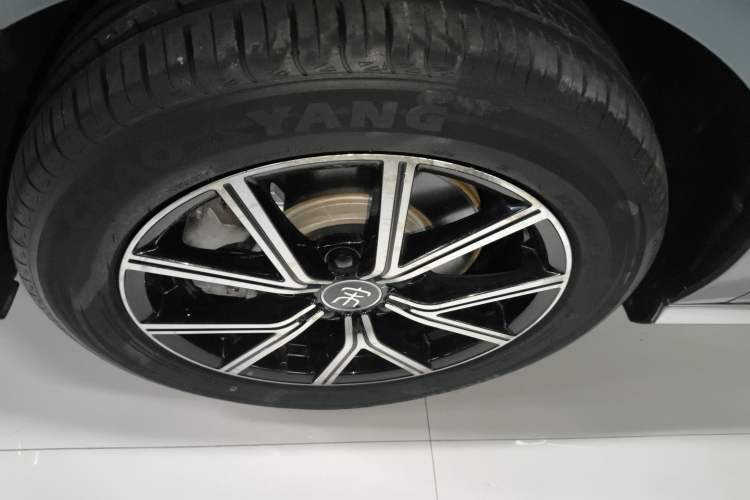 Used BYD Song MAX New Energy 2022 DM-i 105KM Flagship Model Left Front Wheel Hub