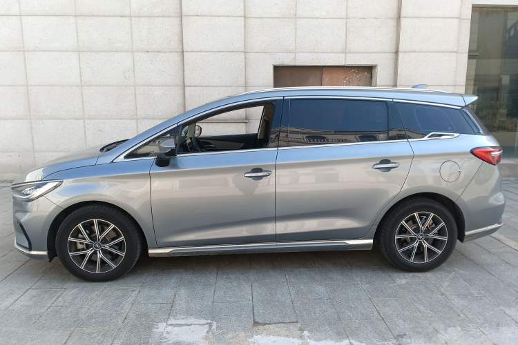 Used BYD Song MAX New Energy 2022 DM-i 105KM Flagship Model Left Side